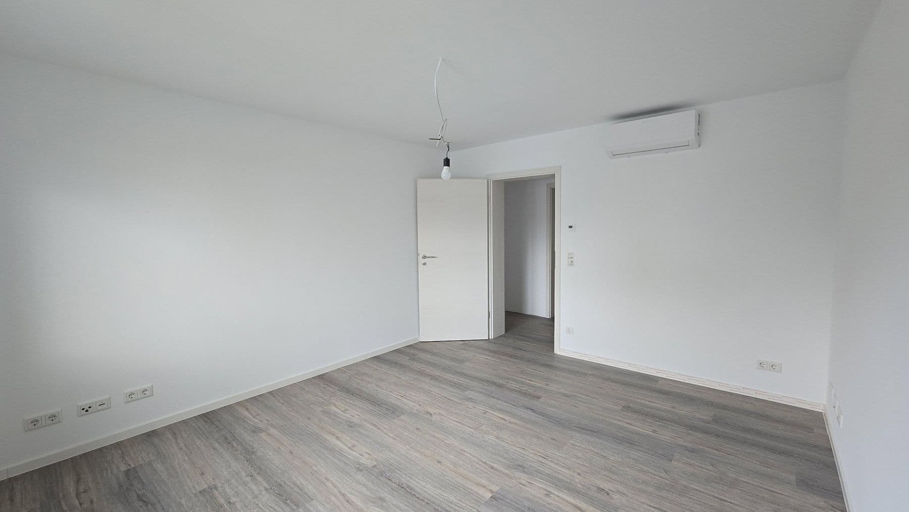 Pronájem bytu 3+kk 80 m², Römerberg, Porýní-Falc Pronájem bytu 3+kk 80 m², Römerberg, Porýní-Falc
