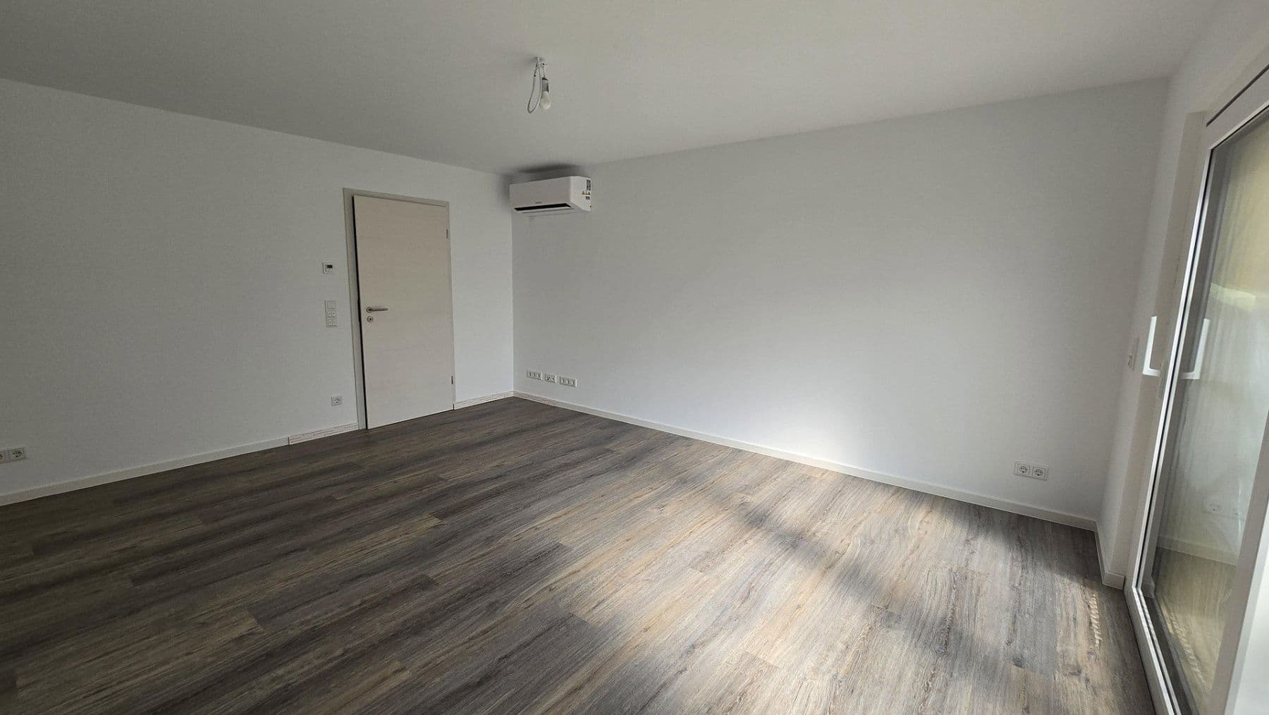 Pronájem bytu 3+kk 80 m², Römerberg, Porýní-Falc Pronájem bytu 3+kk 80 m², Römerberg, Porýní-Falc