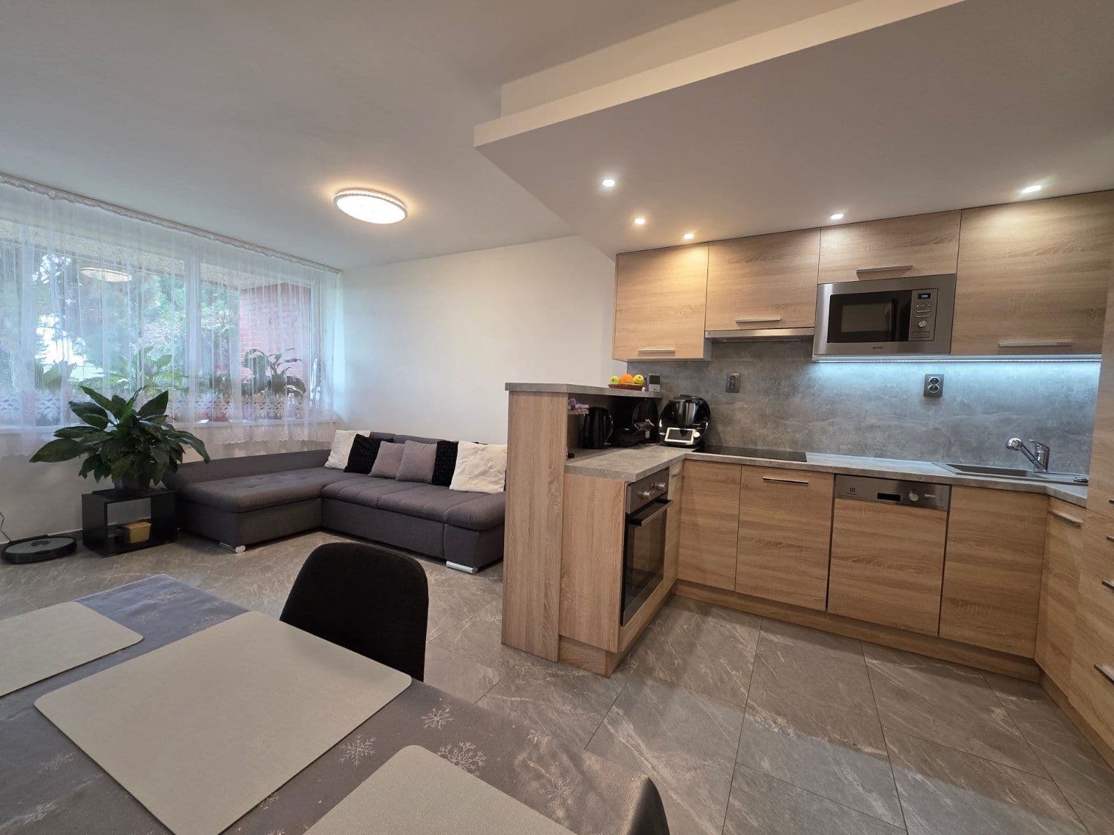 Pronájem bytu 3+kk 68 m², Na Výsluní, Hradec Králové, Královéhradecký kraj Pronájem bytu 3+kk 68 m², Na Výsluní, Hradec Králové, Královéhradecký kraj