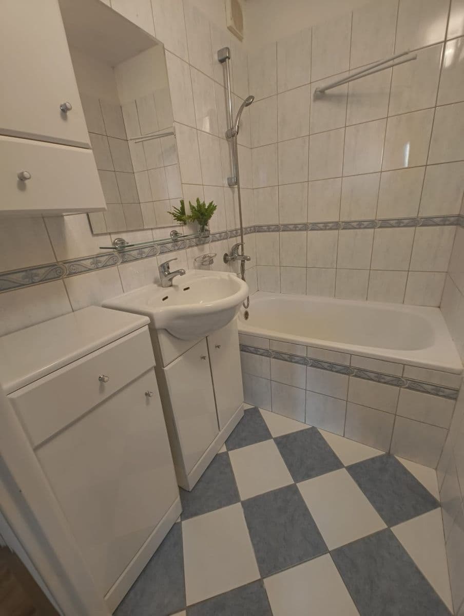 Pronájem bytu 2+kk 43 m², Berlínská, Tábor, Jihočeský kraj Pronájem bytu 2+kk 43 m², Berlínská, Tábor, Jihočeský kraj
