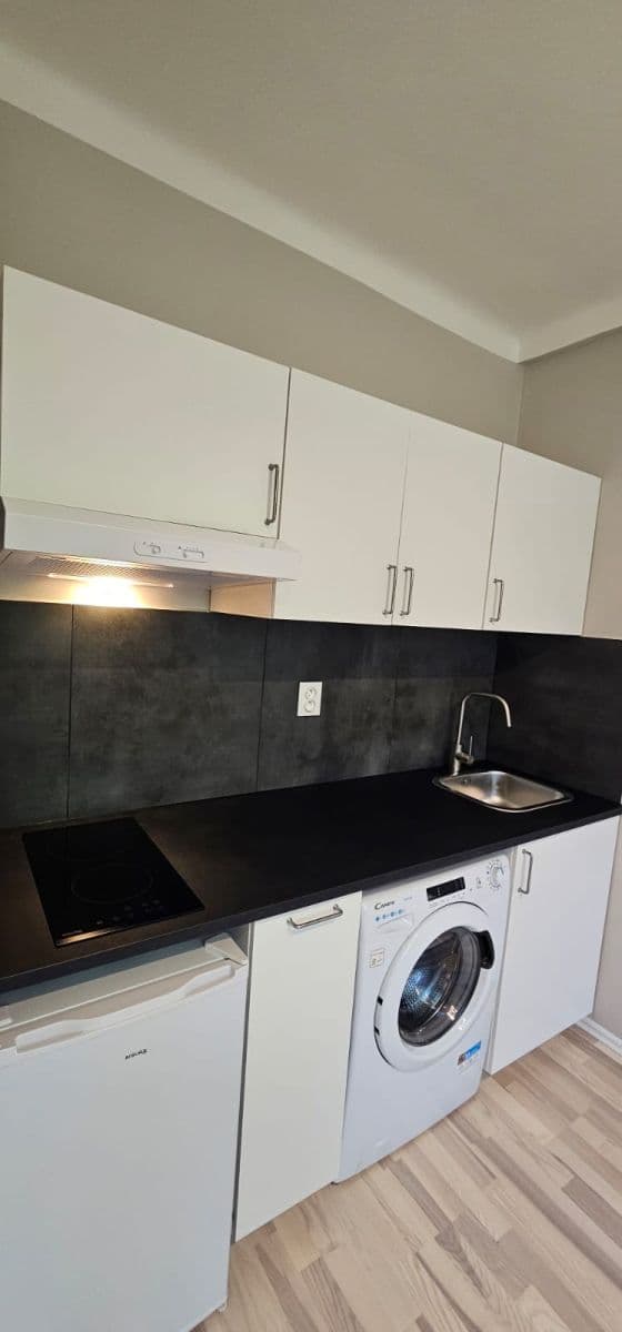 Pronájem bytu 1+kk 25 m², Ke Strašnické, Praha, Praha Pronájem bytu 1+kk 25 m², Ke Strašnické, Praha, Praha