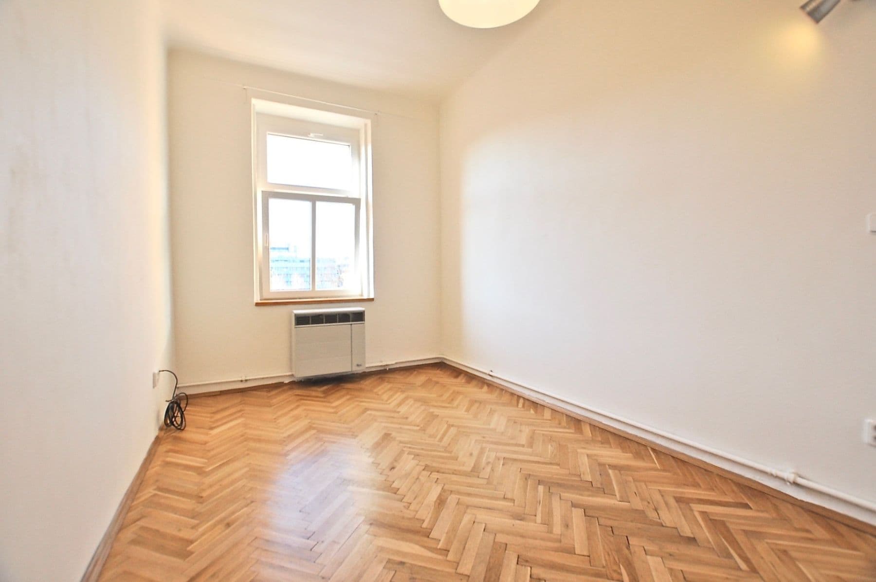 Prodej bytu 2+1 40 m², Komunardů, Praha, Praha Prodej bytu 2+1 40 m², Komunardů, Praha, Praha