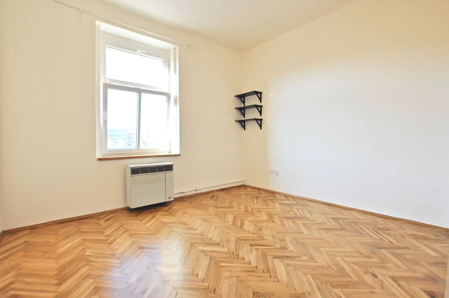 Prodej bytu 2+1 40 m², Komunardů, Praha, Praha Prodej bytu 2+1 40 m², Komunardů, Praha, Praha