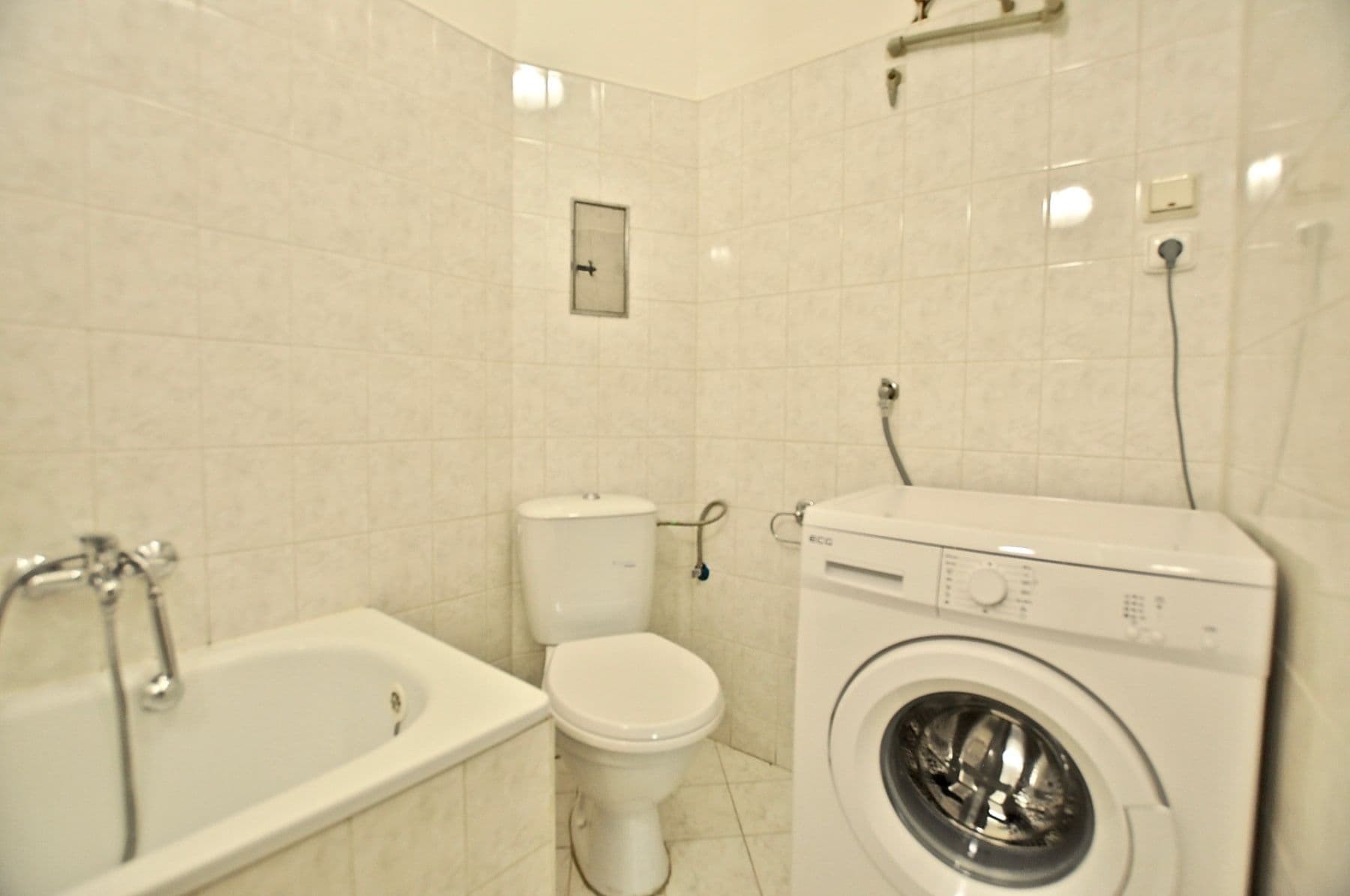 Prodej bytu 2+1 40 m², Komunardů, Praha, Praha Prodej bytu 2+1 40 m², Komunardů, Praha, Praha