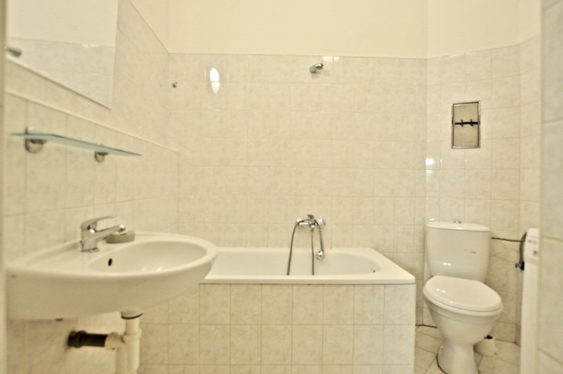 Prodej bytu 2+1 40 m², Komunardů, Praha, Praha Prodej bytu 2+1 40 m², Komunardů, Praha, Praha