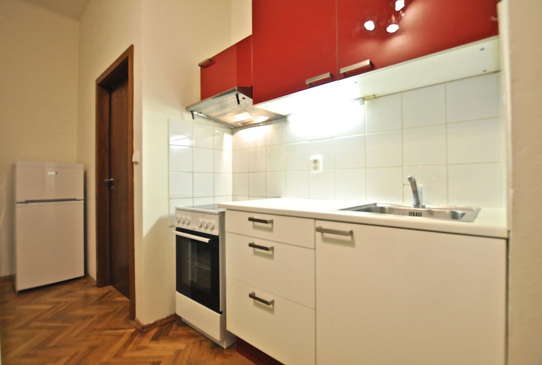 Prodej bytu 2+1 40 m², Komunardů, Praha, Praha Prodej bytu 2+1 40 m², Komunardů, Praha, Praha