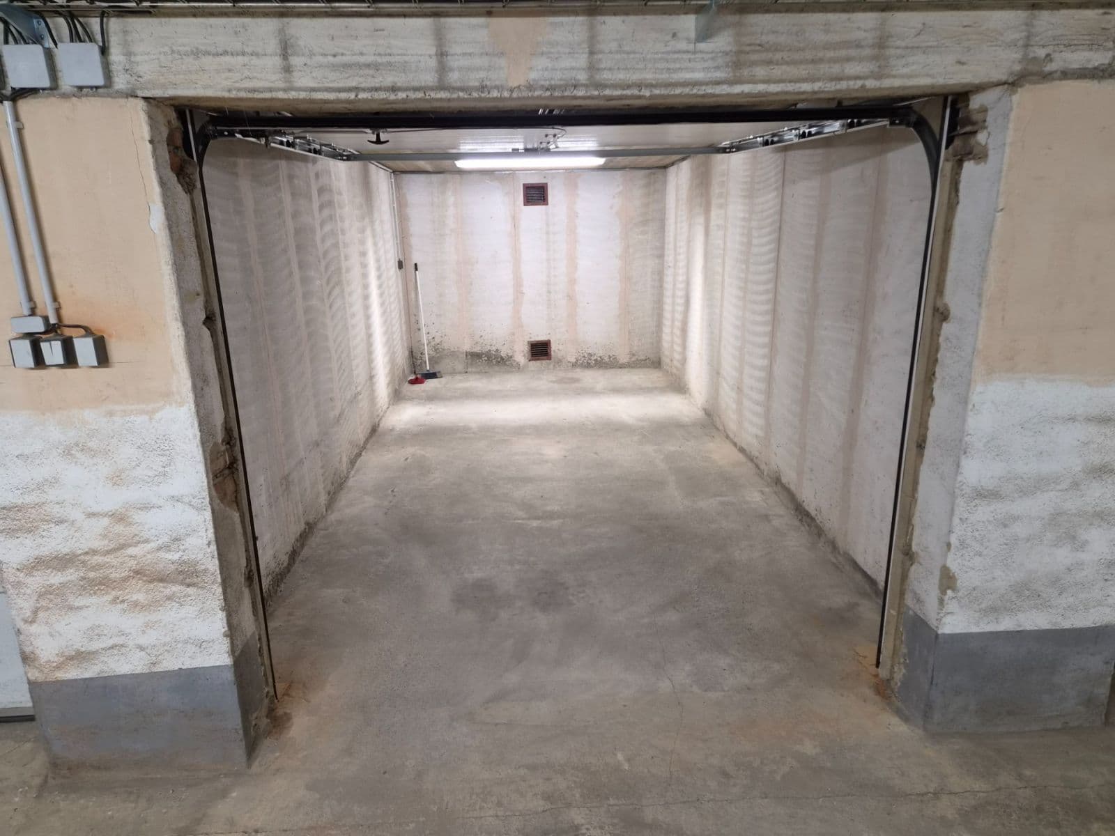 Pronájem garáže 17 m², Chalupkova, Praha, Praha Pronájem garáže 17 m², Chalupkova, Praha, Praha