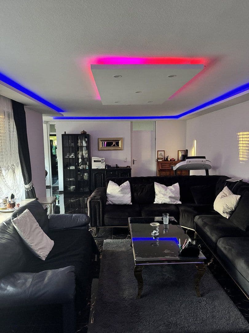 Prodej domu 154 m², pozemek 254 m², Walther-Rathnau-Straße 31, Pforzheim, Bádensko-Württembersko Prodej domu 154 m², pozemek 254 m², Walther-Rathnau-Straße 31, Pforzheim, Bádensko-Württembersko