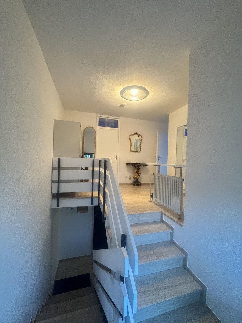 Prodej domu 154 m², pozemek 254 m², Walther-Rathnau-Straße 31, Pforzheim, Bádensko-Württembersko Prodej domu 154 m², pozemek 254 m², Walther-Rathnau-Straße 31, Pforzheim, Bádensko-Württembersko