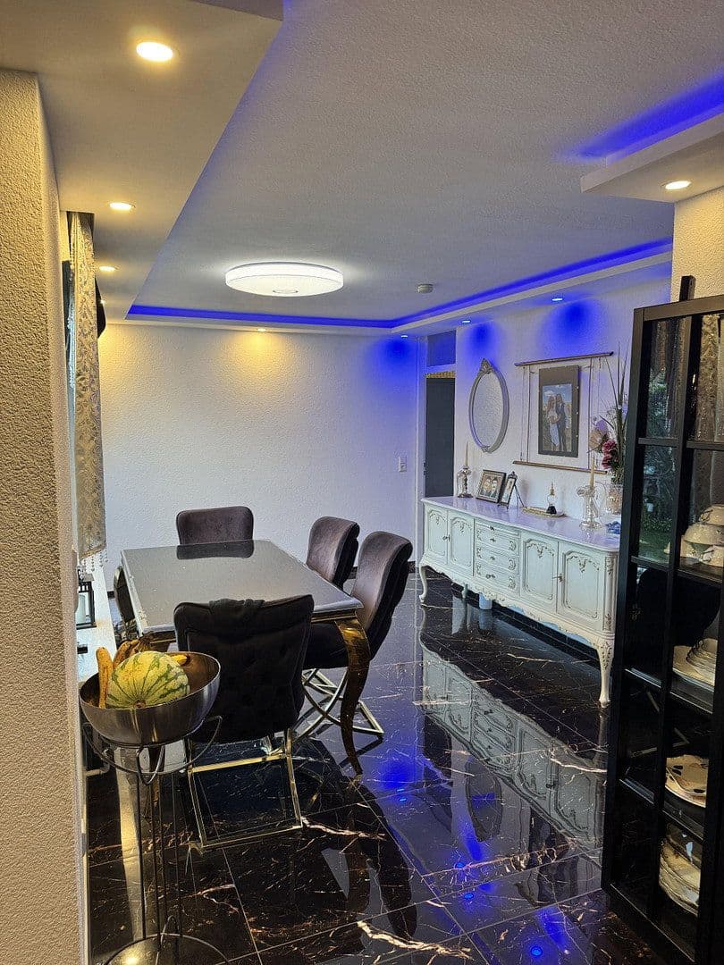 Prodej domu 154 m², pozemek 254 m², Walther-Rathnau-Straße 31, Pforzheim, Bádensko-Württembersko Prodej domu 154 m², pozemek 254 m², Walther-Rathnau-Straße 31, Pforzheim, Bádensko-Württembersko