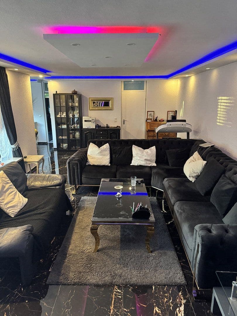 Prodej domu 154 m², pozemek 254 m², Walther-Rathnau-Straße 31, Pforzheim, Bádensko-Württembersko Prodej domu 154 m², pozemek 254 m², Walther-Rathnau-Straße 31, Pforzheim, Bádensko-Württembersko