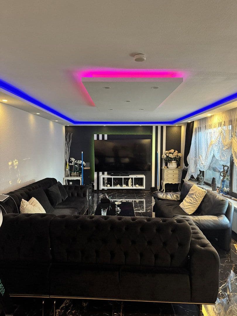 Prodej domu 154 m², pozemek 254 m², Walther-Rathnau-Straße 31, Pforzheim, Bádensko-Württembersko Prodej domu 154 m², pozemek 254 m², Walther-Rathnau-Straße 31, Pforzheim, Bádensko-Württembersko