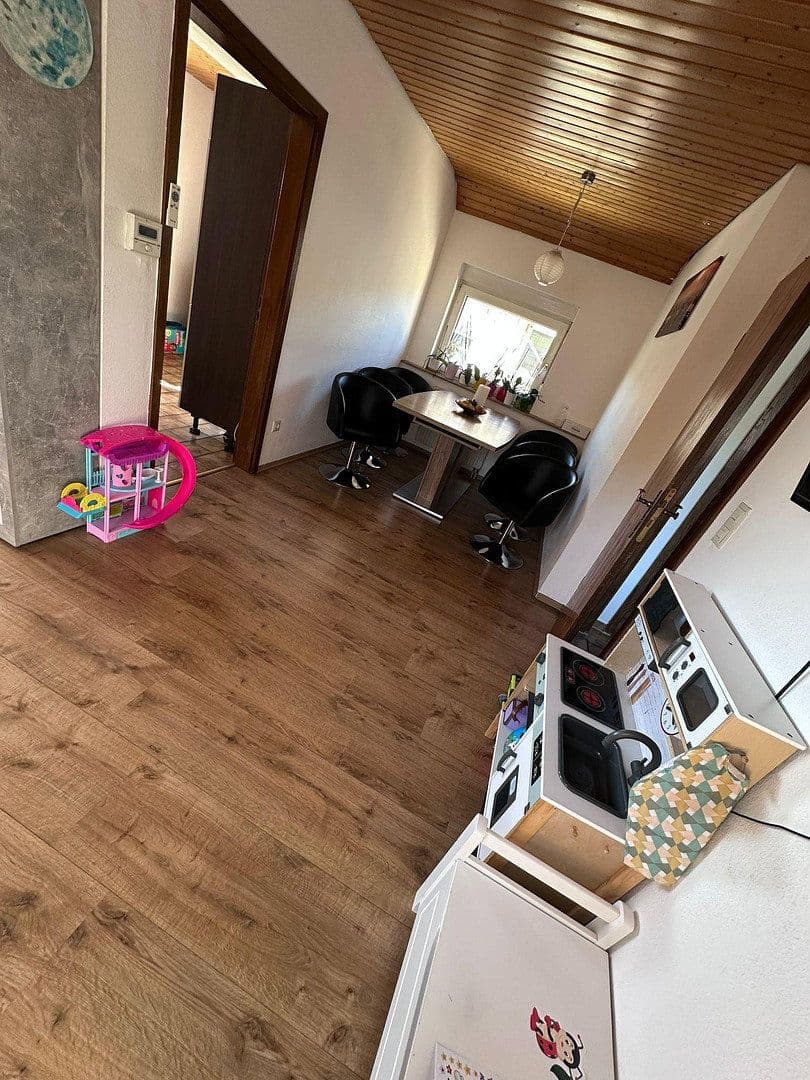 Pronájem bytu 3+1 65 m², Schwäbisch Gmünd, Bádensko-Württembersko Pronájem bytu 3+1 65 m², Schwäbisch Gmünd, Bádensko-Württembersko