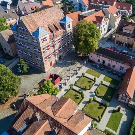 Prodej domu 835 m², pozemek 855 m², Hauptstraße 70, Feucht, Bavorsko Prodej domu 835 m², pozemek 855 m², Hauptstraße 70, Feucht, Bavorsko