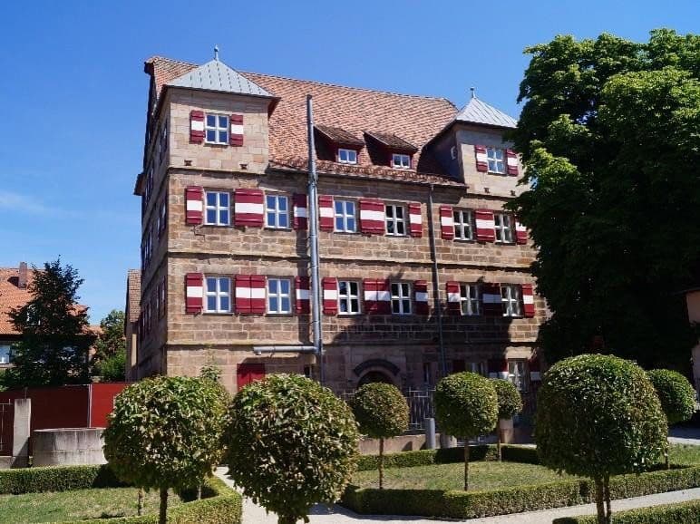 Prodej domu 835 m², pozemek 855 m², Hauptstraße 70, Feucht, Bavorsko Prodej domu 835 m², pozemek 855 m², Hauptstraße 70, Feucht, Bavorsko