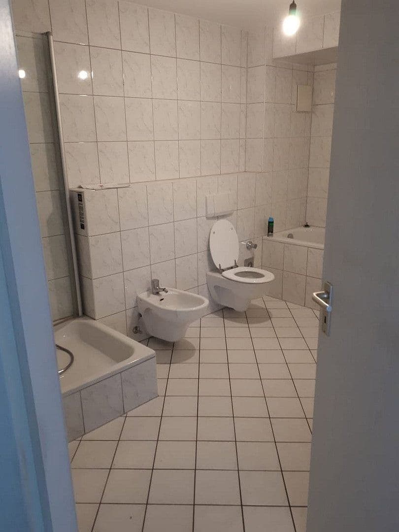 Pronájem bytu 3+1 102 m², Hattingerstr. 574, Bochum, Severní Porýní-Vestfálsko Pronájem bytu 3+1 102 m², Hattingerstr. 574, Bochum, Severní Porýní-Vestfálsko