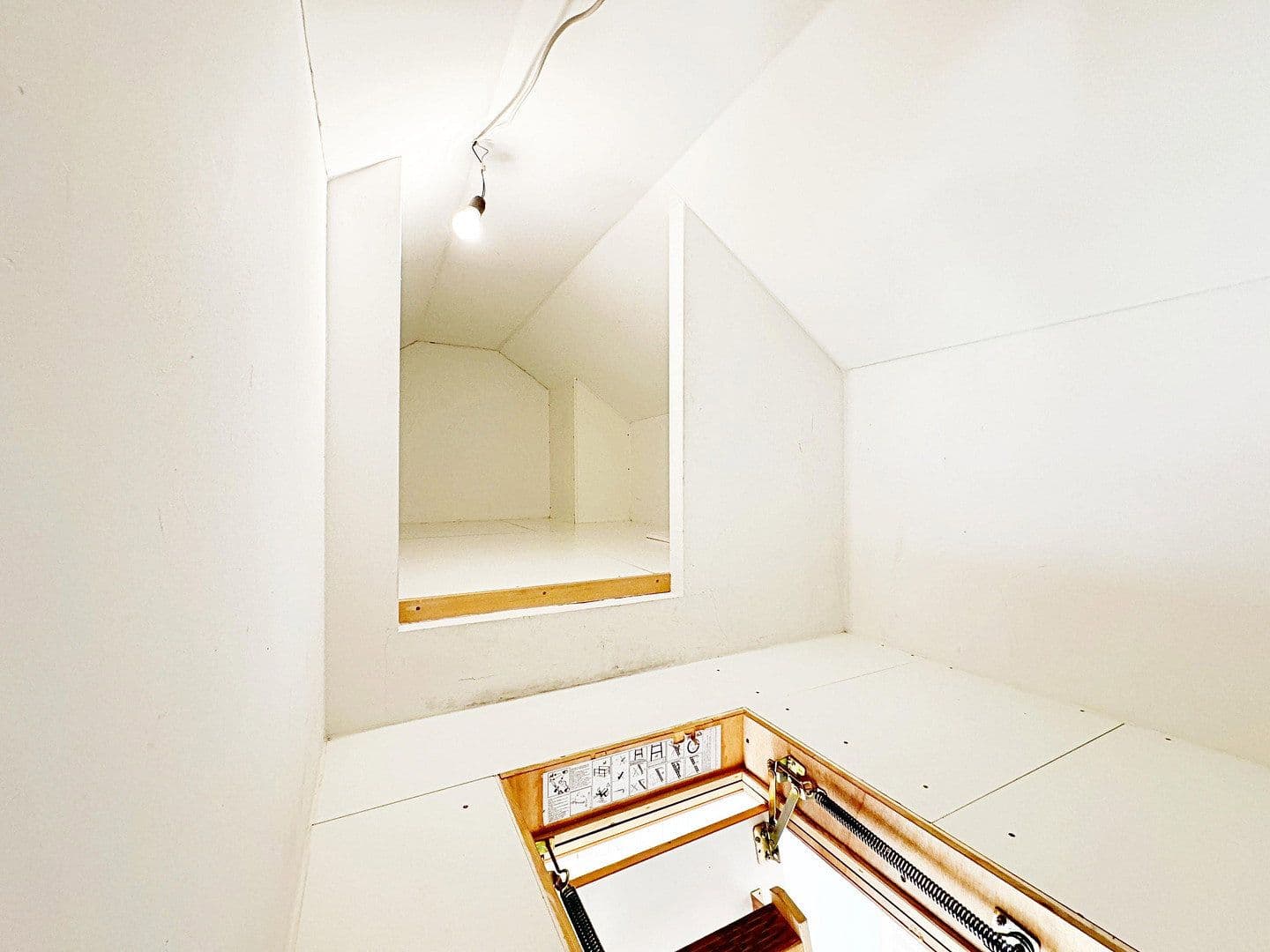 Pronájem bytu 2+1 51 m², Landsham bei Kirchheim, Bavorsko Pronájem bytu 2+1 51 m², Landsham bei Kirchheim, Bavorsko
