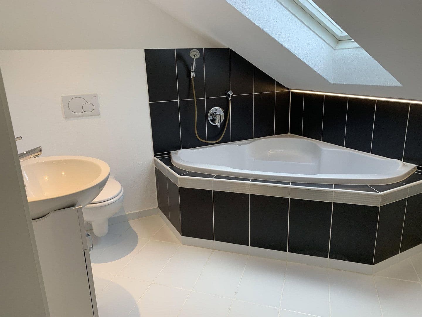 Pronájem bytu 1+1 50 m², Schwanfeld, Bavorsko Pronájem bytu 1+1 50 m², Schwanfeld, Bavorsko