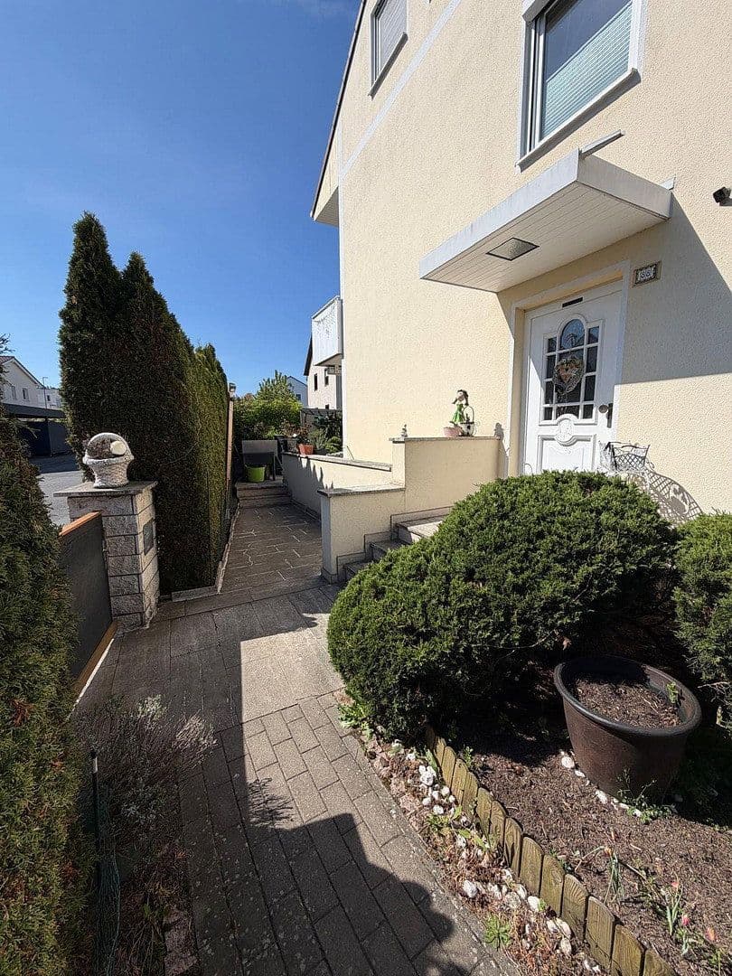 Pronájem domu 140 m², pozemek 290 m², Bubenreuth, Bavorsko Pronájem domu 140 m², pozemek 290 m², Bubenreuth, Bavorsko