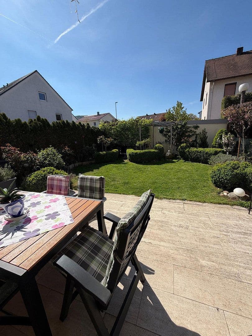 Pronájem domu 140 m², pozemek 290 m², Bubenreuth, Bavorsko Pronájem domu 140 m², pozemek 290 m², Bubenreuth, Bavorsko