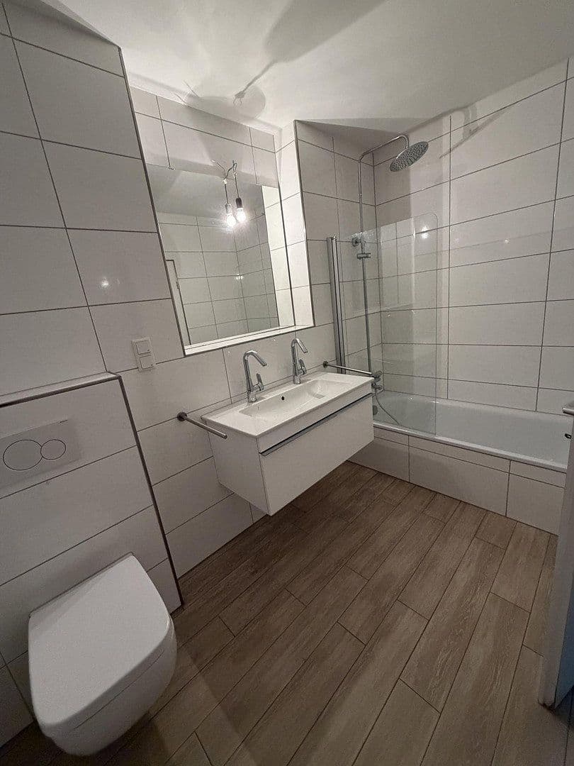 Prodej domu 337 m², pozemek 782 m², An der Lilie 33, Ratingen, Severní Porýní-Vestfálsko Prodej domu 337 m², pozemek 782 m², An der Lilie 33, Ratingen, Severní Porýní-Vestfálsko
