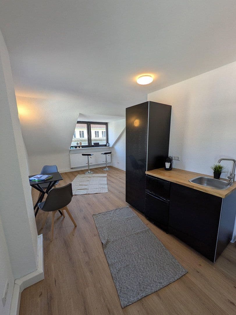 Pronájem bytu 2+1 32 m², Rotebühlstrasse 108, Stuttgart West, Bádensko-Württembersko Pronájem bytu 2+1 32 m², Rotebühlstrasse 108, Stuttgart West, Bádensko-Württembersko