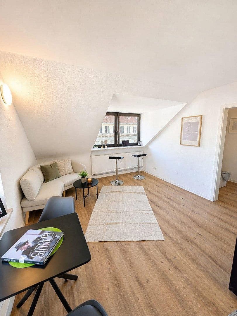 Pronájem bytu 2+1 32 m², Rotebühlstrasse 108, Stuttgart West, Bádensko-Württembersko Pronájem bytu 2+1 32 m², Rotebühlstrasse 108, Stuttgart West, Bádensko-Württembersko