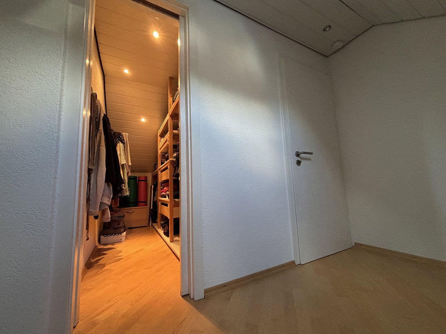 Prodej domu 119 m², pozemek 194 m², Leinfelden-Echterdingen, Bádensko-Württembersko Prodej domu 119 m², pozemek 194 m², Leinfelden-Echterdingen, Bádensko-Württembersko