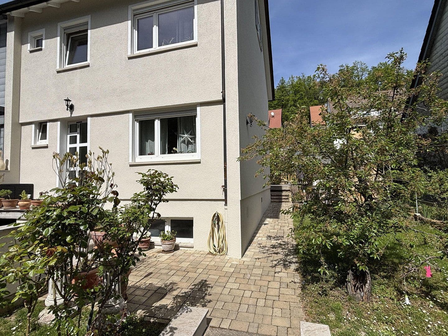 Prodej domu 119 m², pozemek 194 m², Leinfelden-Echterdingen, Bádensko-Württembersko Prodej domu 119 m², pozemek 194 m², Leinfelden-Echterdingen, Bádensko-Württembersko