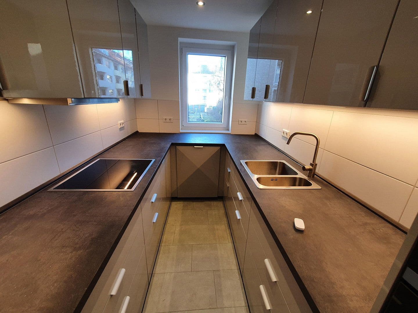 Pronájem bytu 3+1 82 m², Angerstraße 1, Hannover, Dolní Sasko Pronájem bytu 3+1 82 m², Angerstraße 1, Hannover, Dolní Sasko