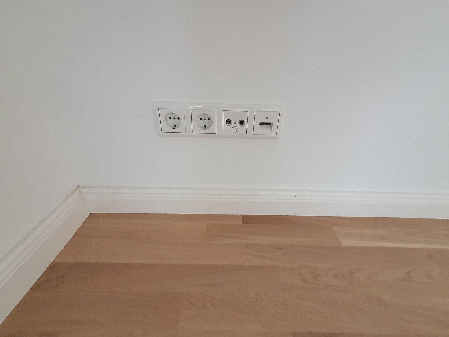 Pronájem bytu 3+1 82 m², Angerstraße 1, Hannover, Dolní Sasko Pronájem bytu 3+1 82 m², Angerstraße 1, Hannover, Dolní Sasko