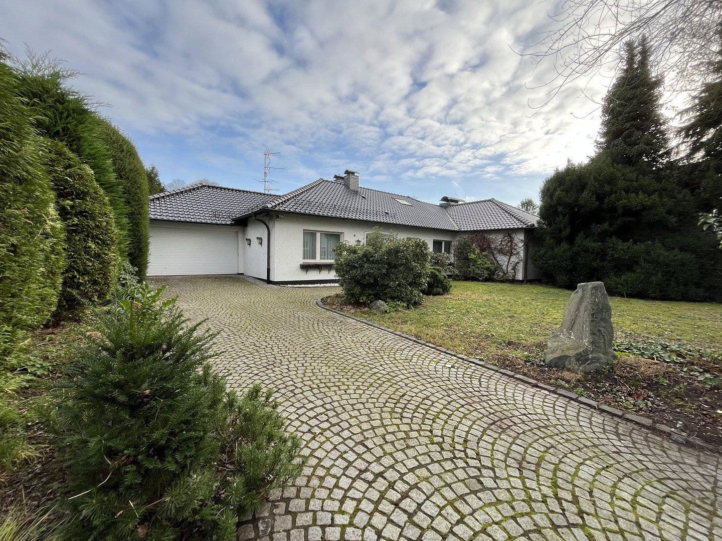Prodej domu 220 m², pozemek 1.463 m², Königgrätzerstr. 12, Solingen, Severní Porýní-Vestfálsko Prodej domu 220 m², pozemek 1.463 m², Königgrätzerstr. 12, Solingen, Severní Porýní-Vestfálsko