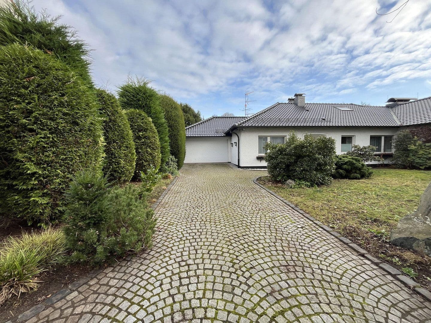 Prodej domu 220 m², pozemek 1.463 m², Königgrätzerstr. 12, Solingen, Severní Porýní-Vestfálsko Prodej domu 220 m², pozemek 1.463 m², Königgrätzerstr. 12, Solingen, Severní Porýní-Vestfálsko