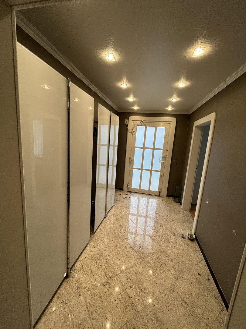 Prodej domu 220 m², pozemek 1.463 m², Königgrätzerstr. 12, Solingen, Severní Porýní-Vestfálsko Prodej domu 220 m², pozemek 1.463 m², Königgrätzerstr. 12, Solingen, Severní Porýní-Vestfálsko