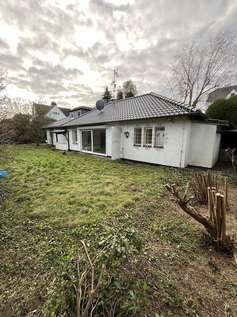Prodej domu 220 m², pozemek 1.463 m², Königgrätzerstr. 12, Solingen, Severní Porýní-Vestfálsko Prodej domu 220 m², pozemek 1.463 m², Königgrätzerstr. 12, Solingen, Severní Porýní-Vestfálsko
