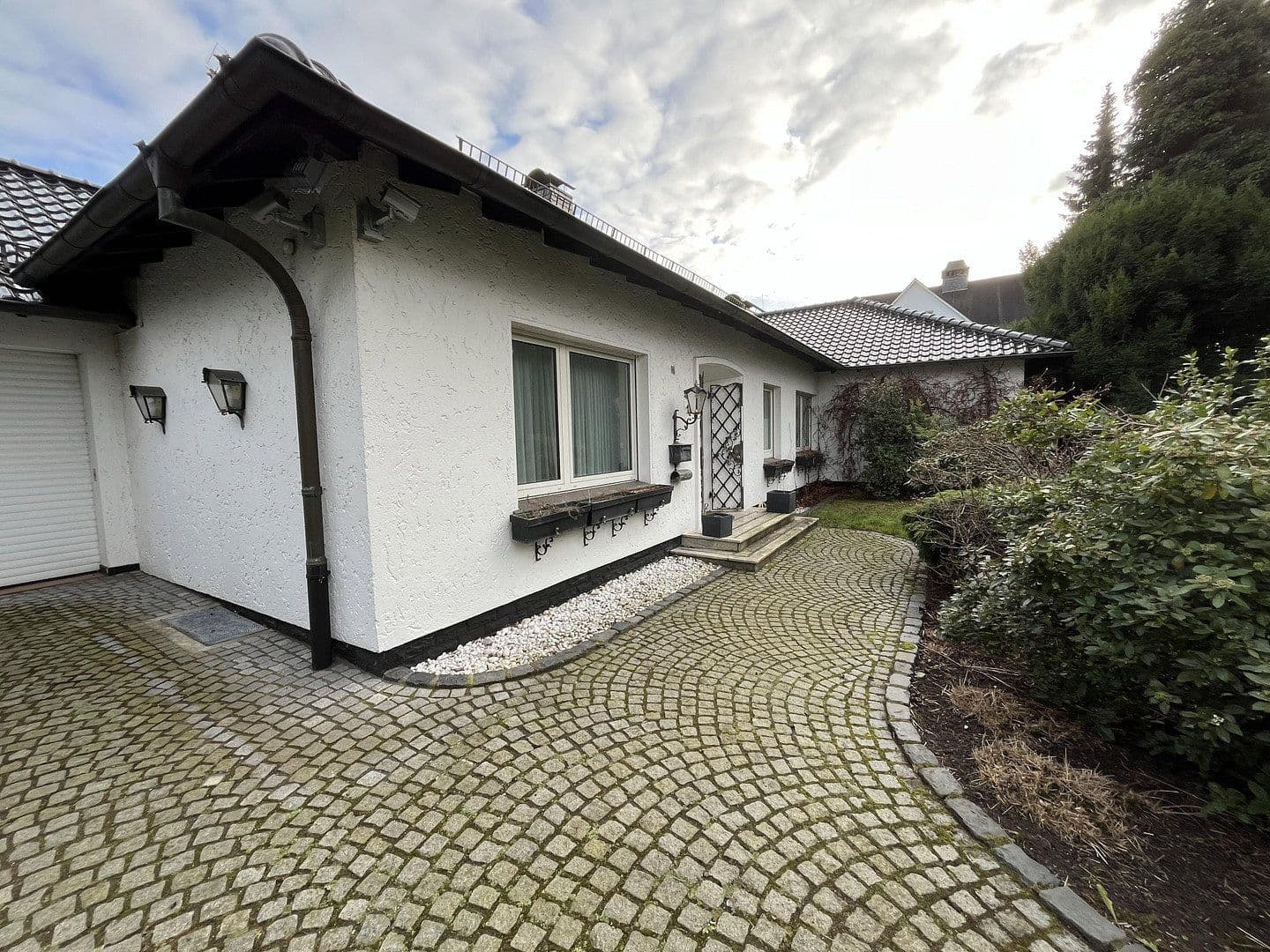 Prodej domu 220 m², pozemek 1.463 m², Königgrätzerstr. 12, Solingen, Severní Porýní-Vestfálsko Prodej domu 220 m², pozemek 1.463 m², Königgrätzerstr. 12, Solingen, Severní Porýní-Vestfálsko