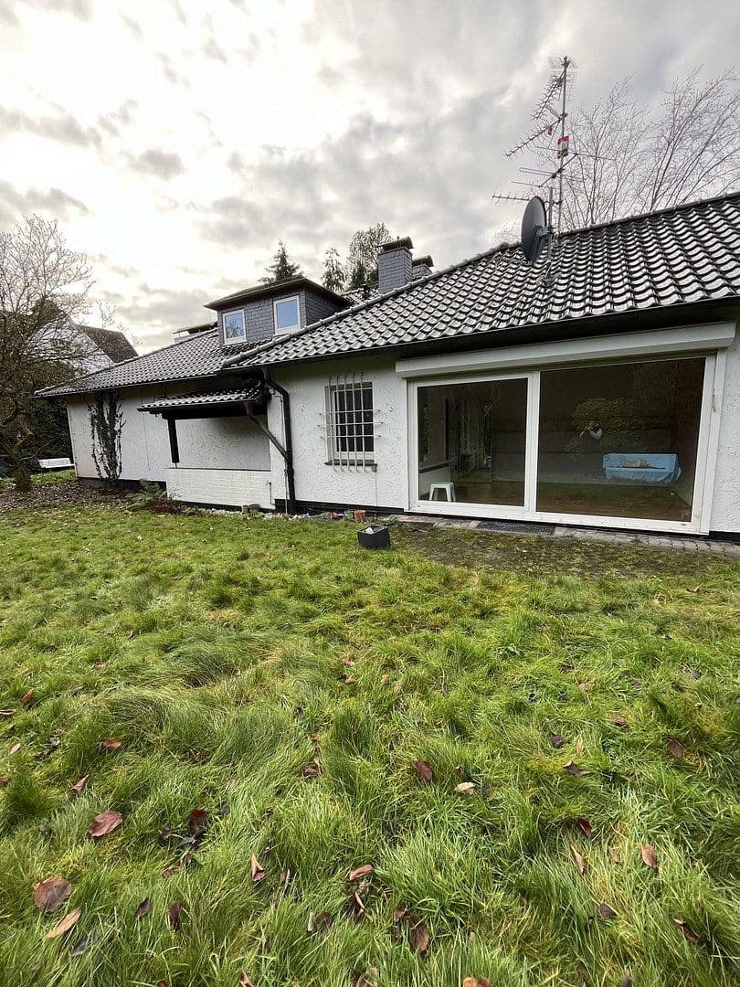 Prodej domu 220 m², pozemek 1.463 m², Königgrätzerstr. 12, Solingen, Severní Porýní-Vestfálsko Prodej domu 220 m², pozemek 1.463 m², Königgrätzerstr. 12, Solingen, Severní Porýní-Vestfálsko