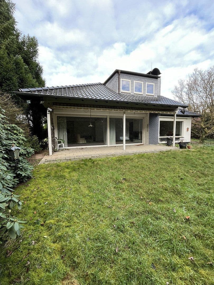 Prodej domu 220 m², pozemek 1.463 m², Königgrätzerstr. 12, Solingen, Severní Porýní-Vestfálsko Prodej domu 220 m², pozemek 1.463 m², Königgrätzerstr. 12, Solingen, Severní Porýní-Vestfálsko