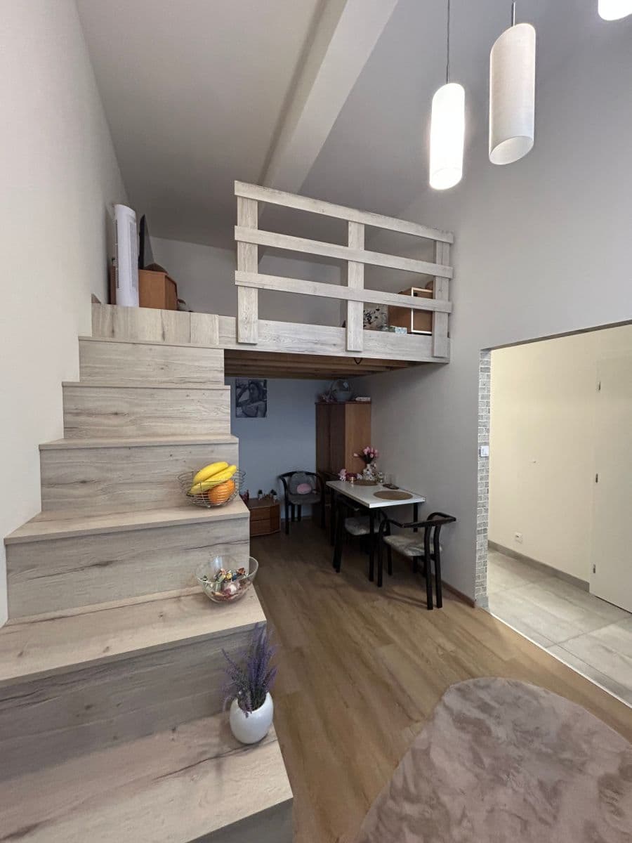 Pronájem bytu 1+1 34 m², Růžová, Praha, Praha Pronájem bytu 1+1 34 m², Růžová, Praha, Praha