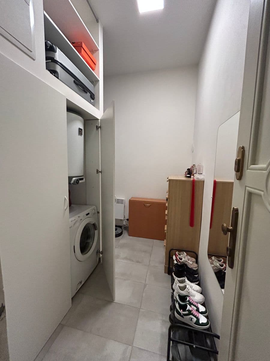Pronájem bytu 1+1 34 m², Růžová, Praha, Praha Pronájem bytu 1+1 34 m², Růžová, Praha, Praha