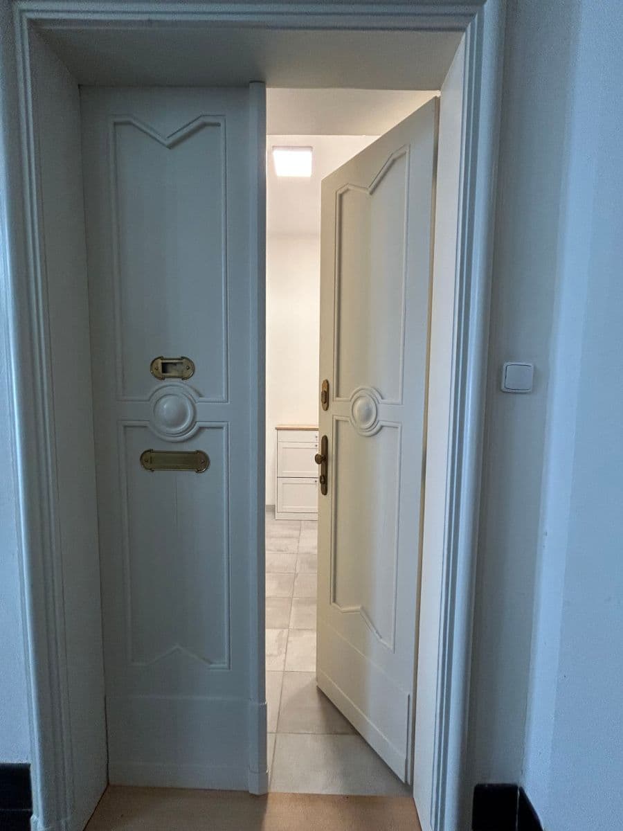 Pronájem bytu 1+1 34 m², Růžová, Praha, Praha Pronájem bytu 1+1 34 m², Růžová, Praha, Praha