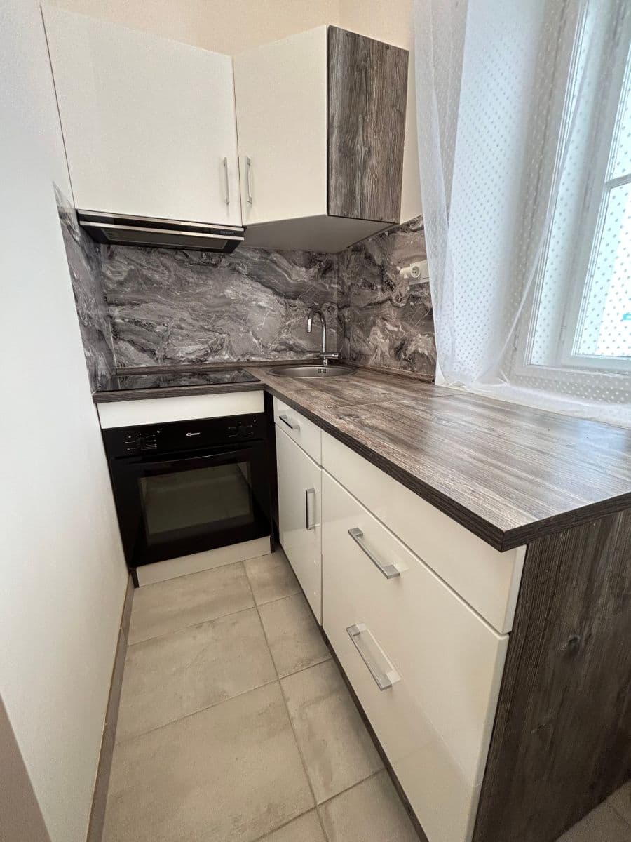 Pronájem bytu 1+1 34 m², Růžová, Praha, Praha Pronájem bytu 1+1 34 m², Růžová, Praha, Praha