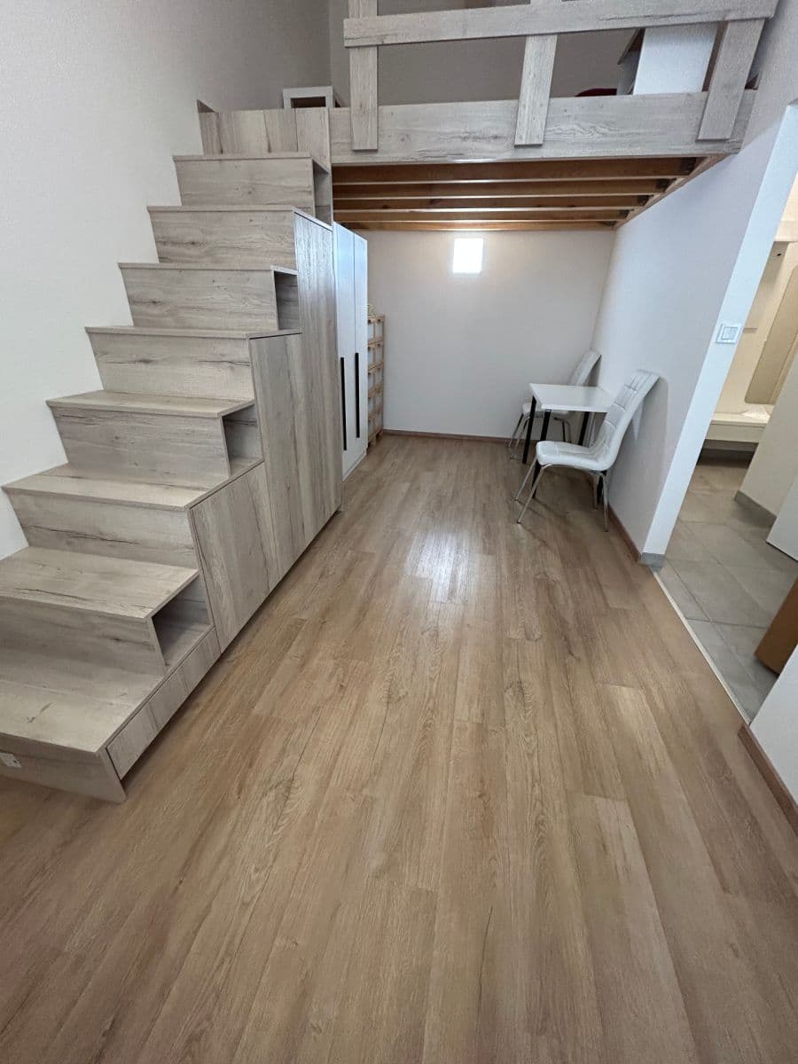 Pronájem bytu 1+1 34 m², Růžová, Praha, Praha Pronájem bytu 1+1 34 m², Růžová, Praha, Praha