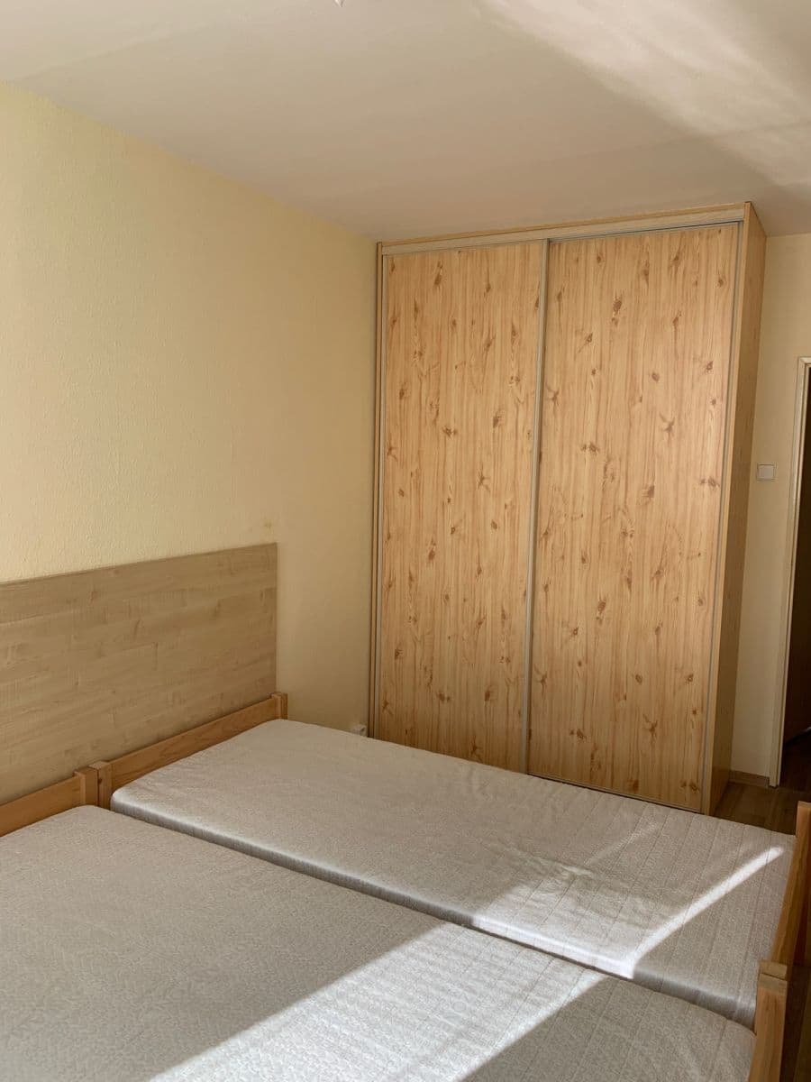 Pronájem bytu 3+1 90 m², Hněvkovského, Praha, Praha Pronájem bytu 3+1 90 m², Hněvkovského, Praha, Praha