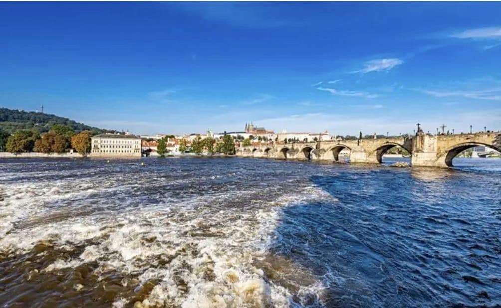 Pronájem bytu 150 m², Smetanovo nábřeží, Praha, Praha Pronájem bytu 150 m², Smetanovo nábřeží, Praha, Praha
