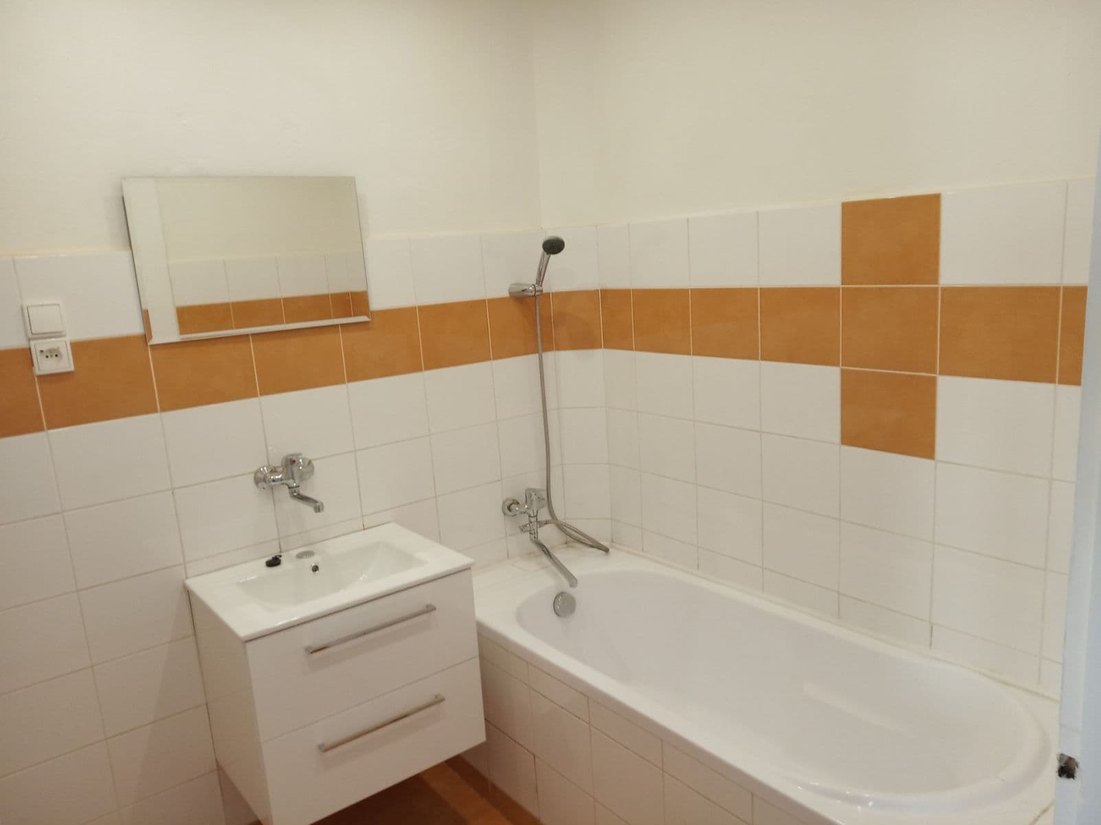 Pronájem bytu 2+kk 49 m², Na Popluží, Ústí nad Labem, Ústecký kraj Pronájem bytu 2+kk 49 m², Na Popluží, Ústí nad Labem, Ústecký kraj