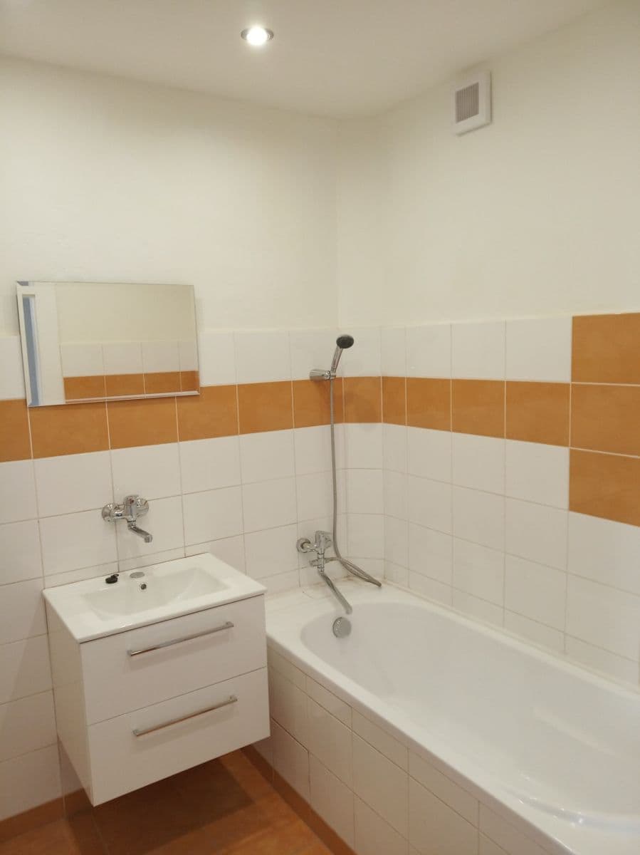 Pronájem bytu 2+kk 49 m², Na Popluží, Ústí nad Labem, Ústecký kraj Pronájem bytu 2+kk 49 m², Na Popluží, Ústí nad Labem, Ústecký kraj