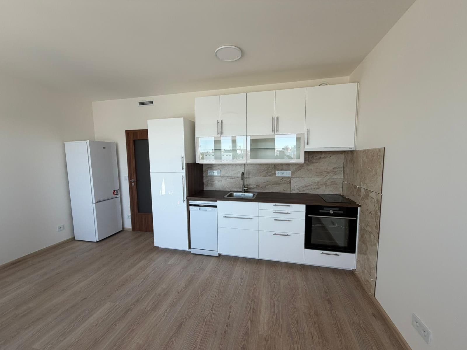 Pronájem bytu 1+kk 30 m², U Továren, Praha, Praha Pronájem bytu 1+kk 30 m², U Továren, Praha, Praha