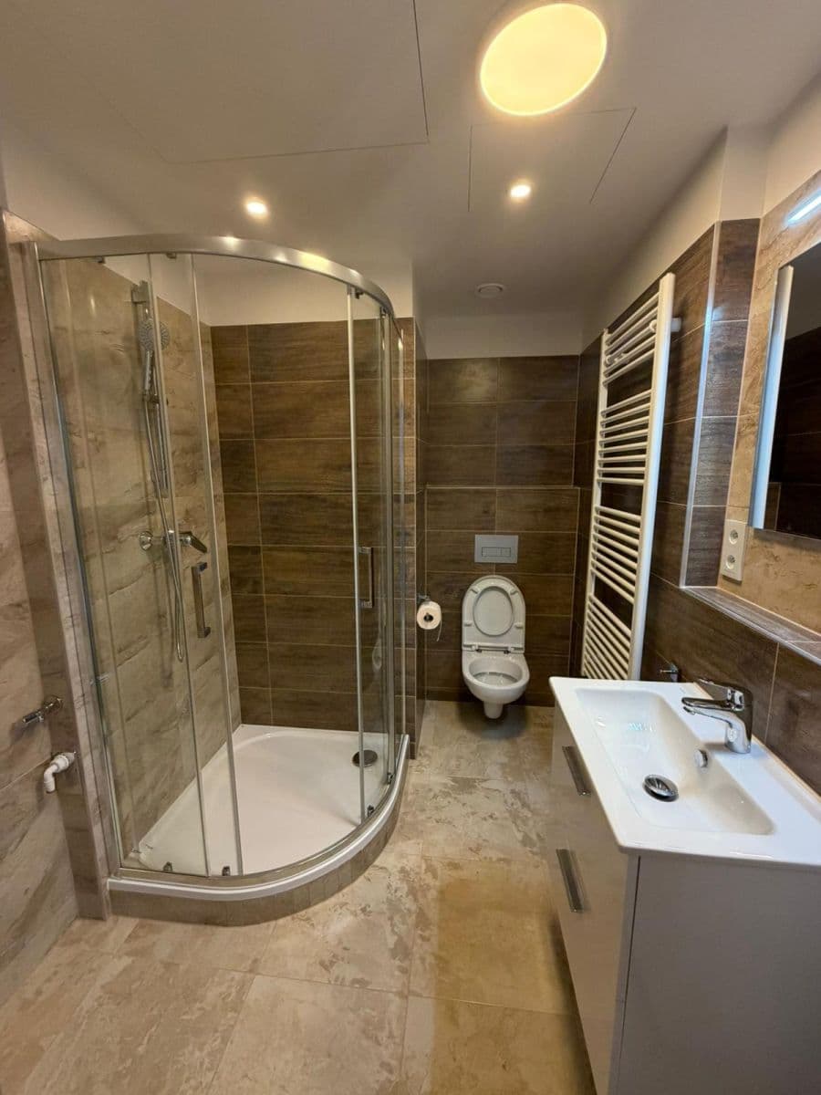 Pronájem bytu 1+kk 30 m², U Továren, Praha, Praha Pronájem bytu 1+kk 30 m², U Továren, Praha, Praha