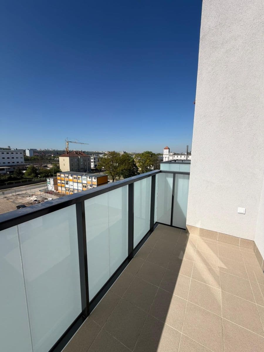 Pronájem bytu 1+kk 30 m², U Továren, Praha, Praha Pronájem bytu 1+kk 30 m², U Továren, Praha, Praha